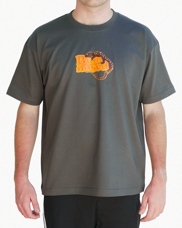 GOANNA TEE - CHARCOAL